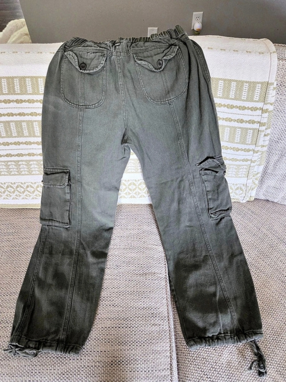 Cargo Pants in Green Size Medium
